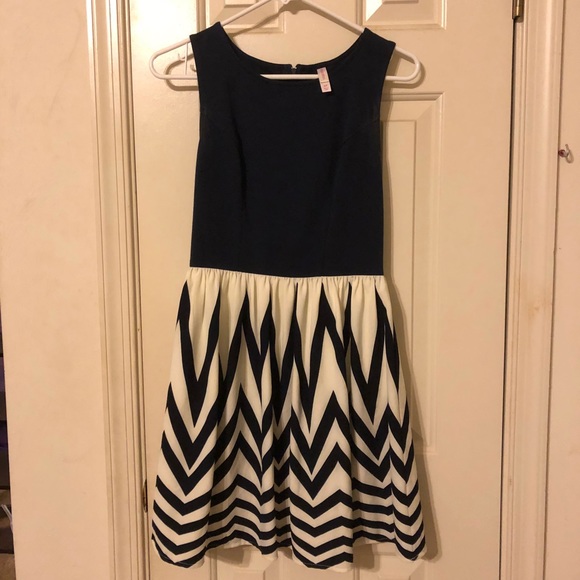 Navy Blue and White Chevron Dress - Picture 1 of 3